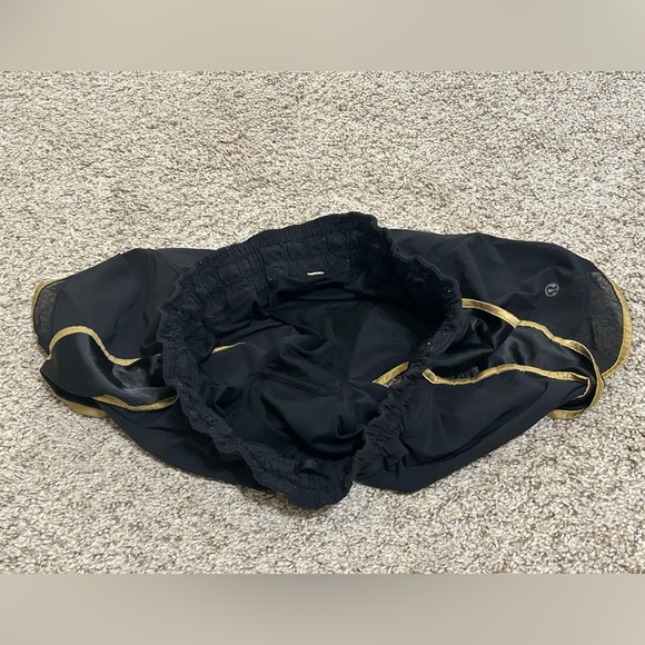 Lululemon Super Squad Short Women’s Size 10 Lined Tennis Run Gym Black Gold Zip - Picture 5 of 10
